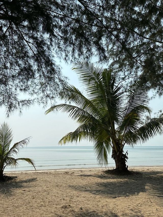 จันท์เจ้าหลาวบีชรีสอร์ท ที่พักมีหาดส่วนตัวแบบฟินๆ 