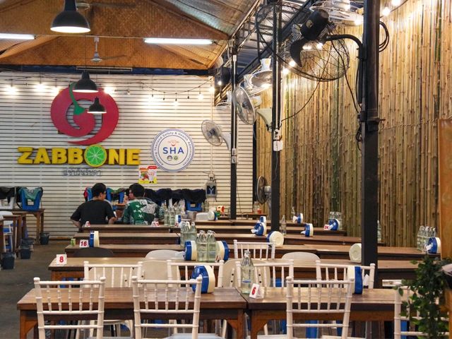 【タイ・バンコク】ラチャダーの人気店でタイ料理🇹🇭