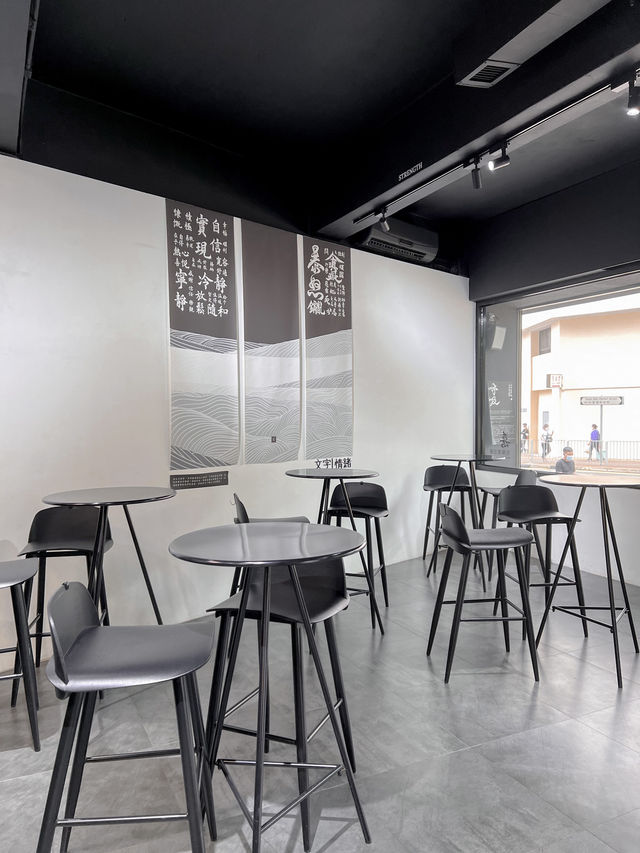 荃灣純黑型格設計咖啡店
