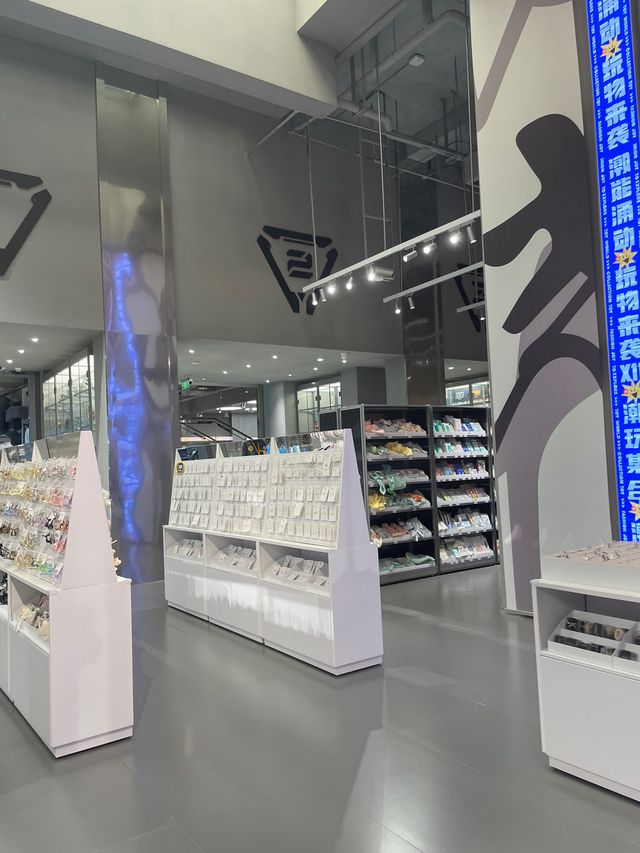 深圳人氣文創雜貨店‼️KKV😍卓越中心太空主題分店😆文創盲盒零食一應俱全