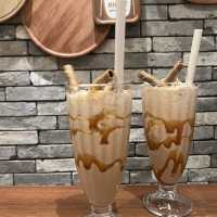 圍方內的 CAFE DECO PIZZERIA