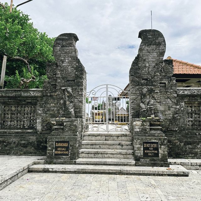 Uluwatu Temple วัดฮินดูที่ขึ้นชื่อในบาหลี
