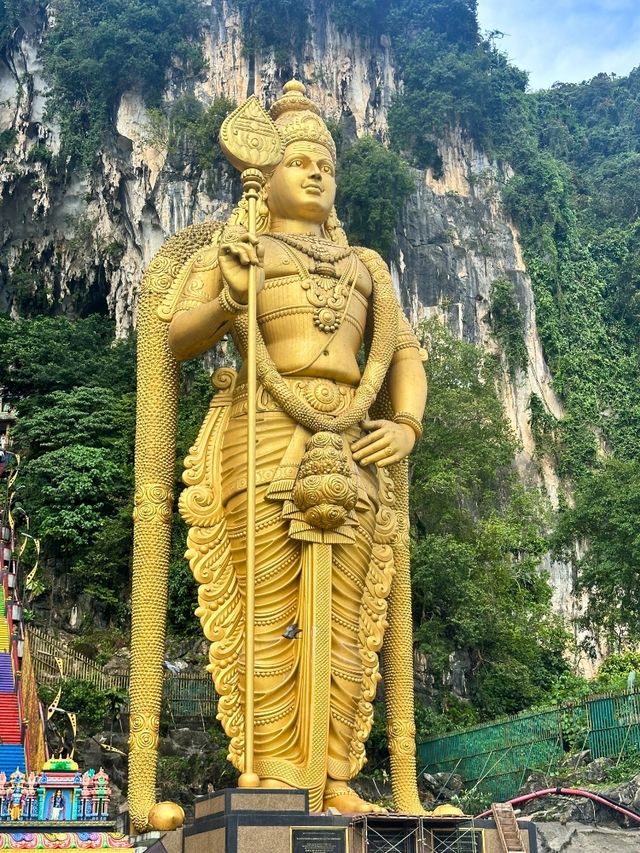 ปีนบันได ไต่ถ้ำบาตู BATU CAVES มาเลเซีย