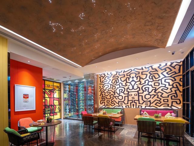 易思廷大酒店沙吞：交通方便，自助早餐豐富