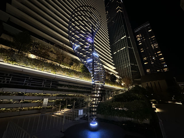 東京・虎ノ門。光のアート作品を楽しむ『TORANOMON LIGHT ART』