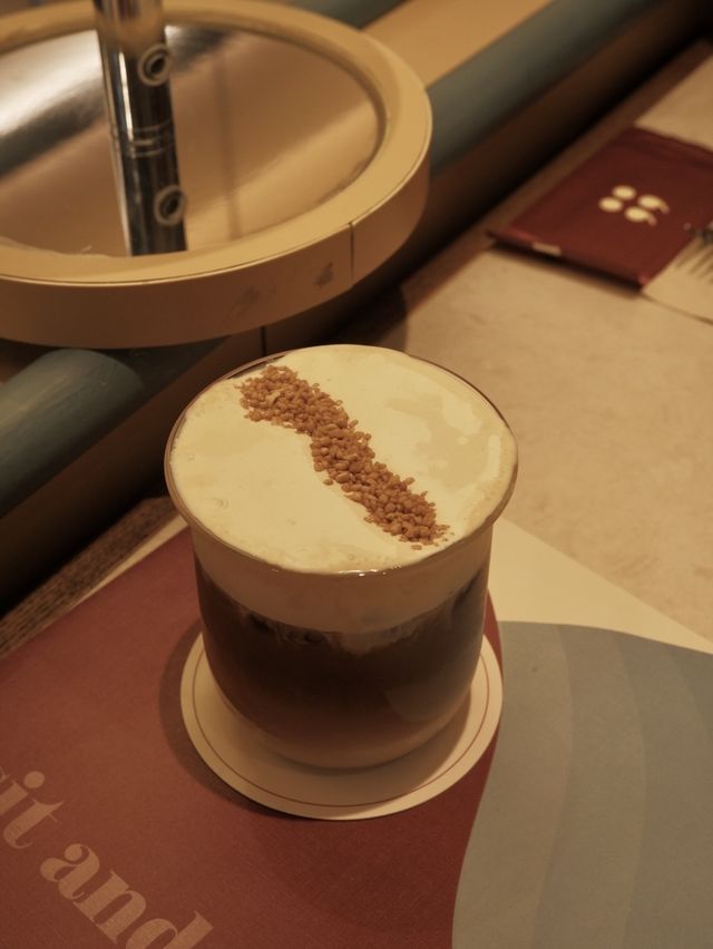 情侶打卡Cafe，甜品和韓式炸雞都出色