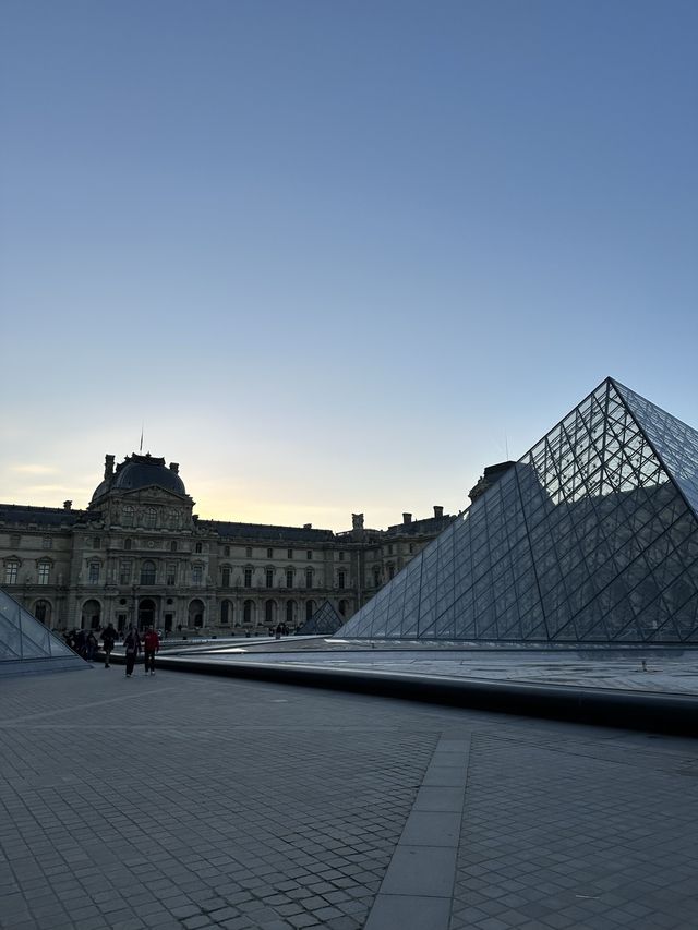 パリ旅行では、外せないルーヴル美術館