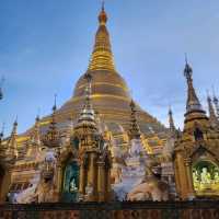 เจดีย์ชเวดากอง สถานที่ศักดิ์สิทธิ์ ที่ควรมาเยือน