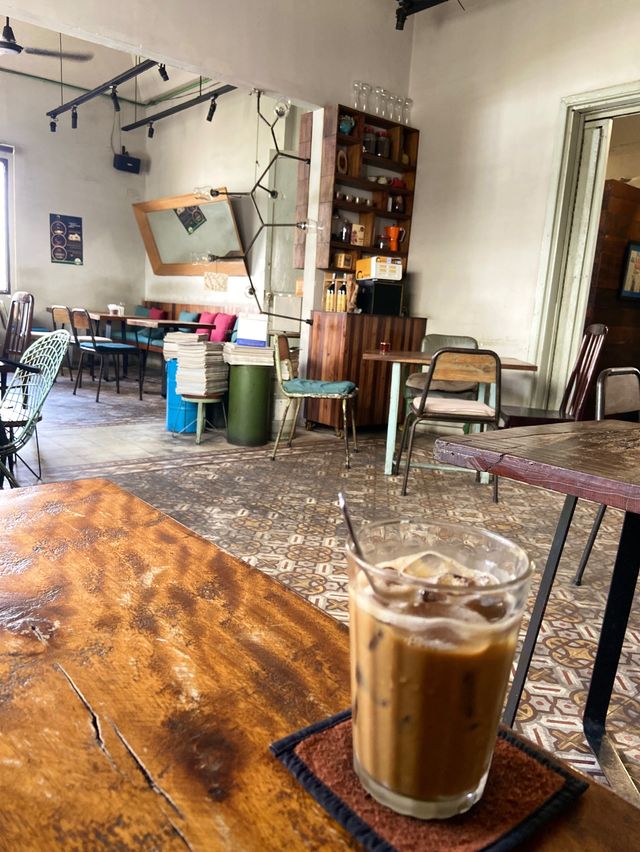 Vintage cafe shop in Ho Chi Minh City🇻🇳