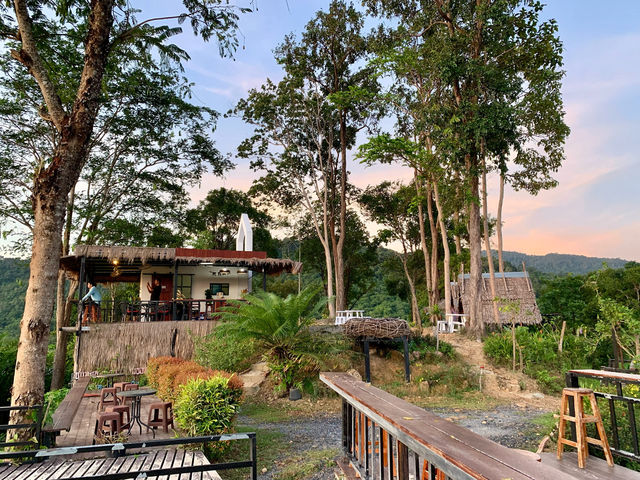 จิบกาแฟ ชมวิว แลหมอก 360 องศา กระบี่⛰🌥