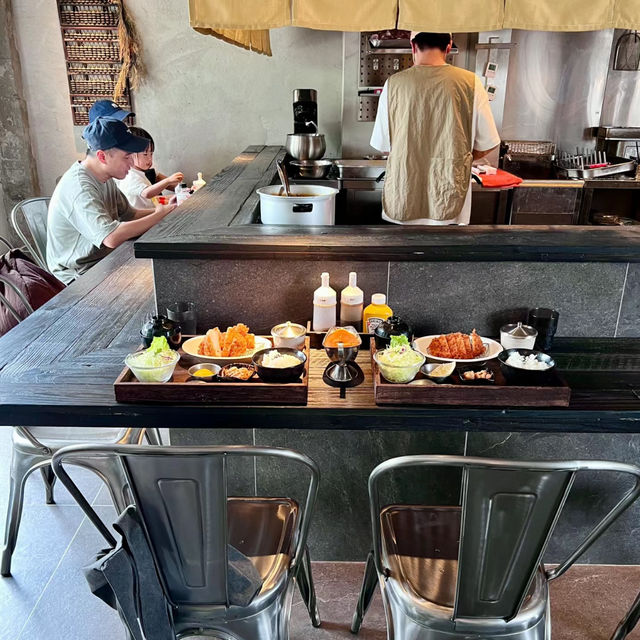 「向日葵咖哩飯炸豬排專賣店，必試咖哩店」