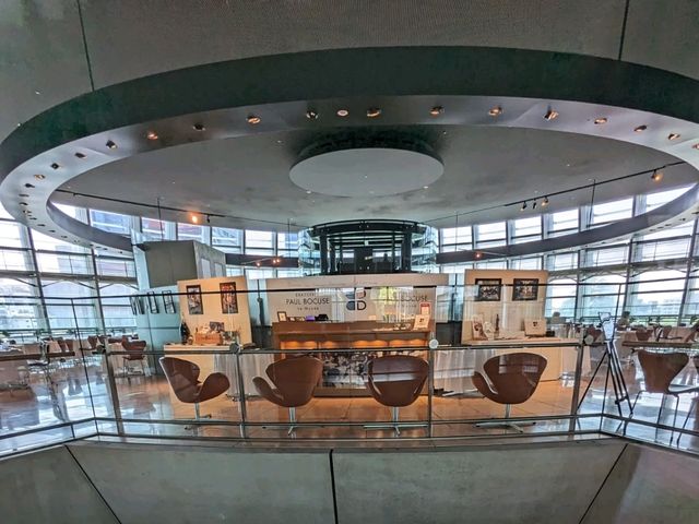 日本東京-如波浪般的宏偉壯闊：國立新美術館