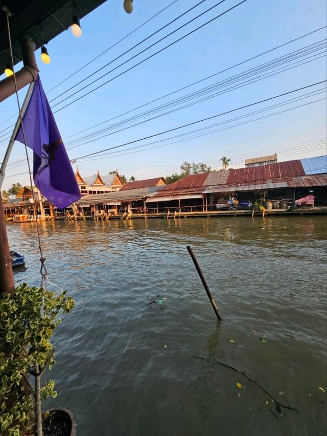 ตลาดน้ำอัมพวา