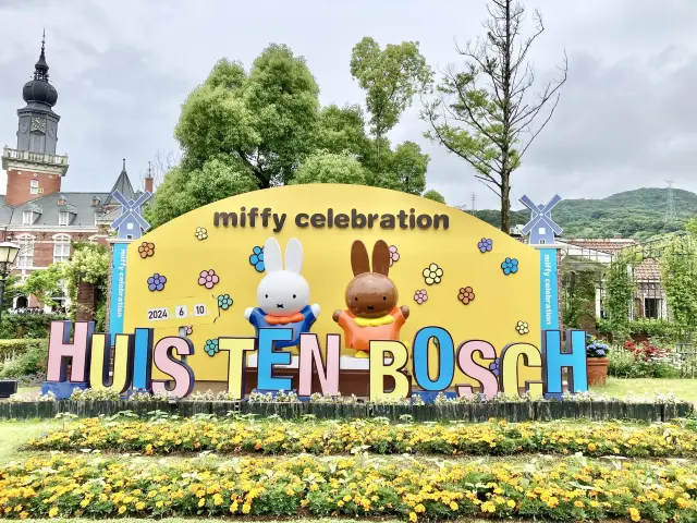 Kyushu's Largest Theme Park - Huis Ten Bosch