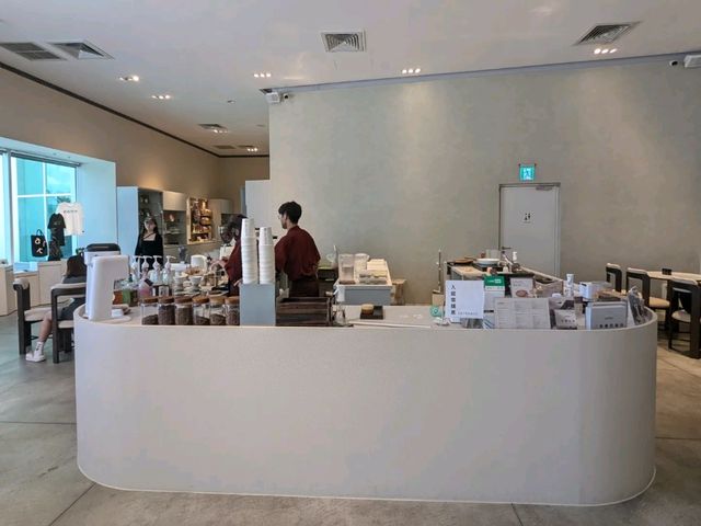 台南-美術館二樓喝咖啡：褐 umber
