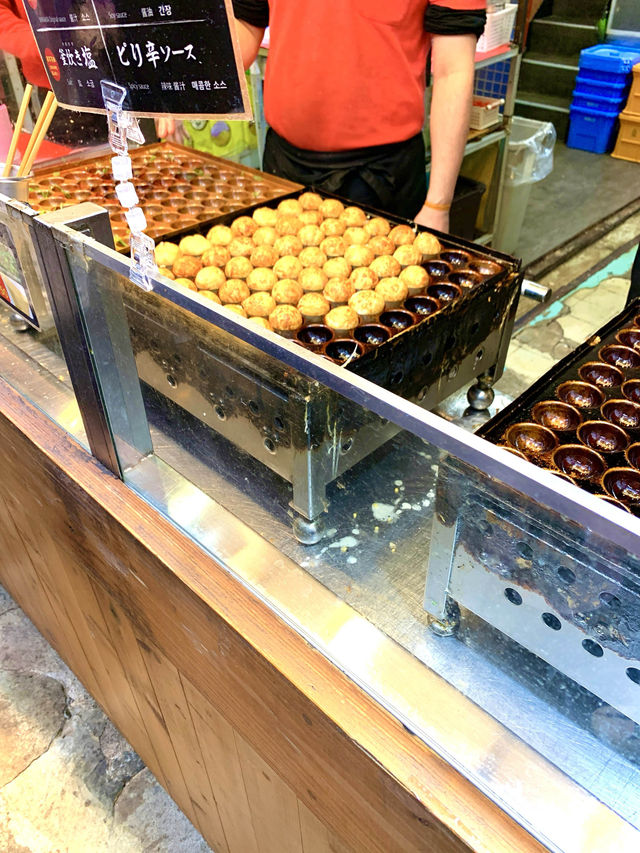 大阪　大阪観光　せっかく大阪に来たなら、たこ焼き食べなアカンやろ！