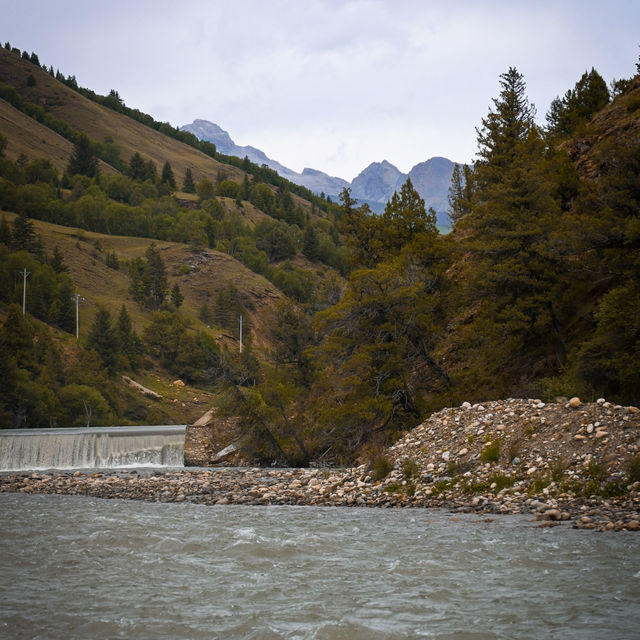 🇨🇳 Riverside Serenity at Ze Ba Village, Litang