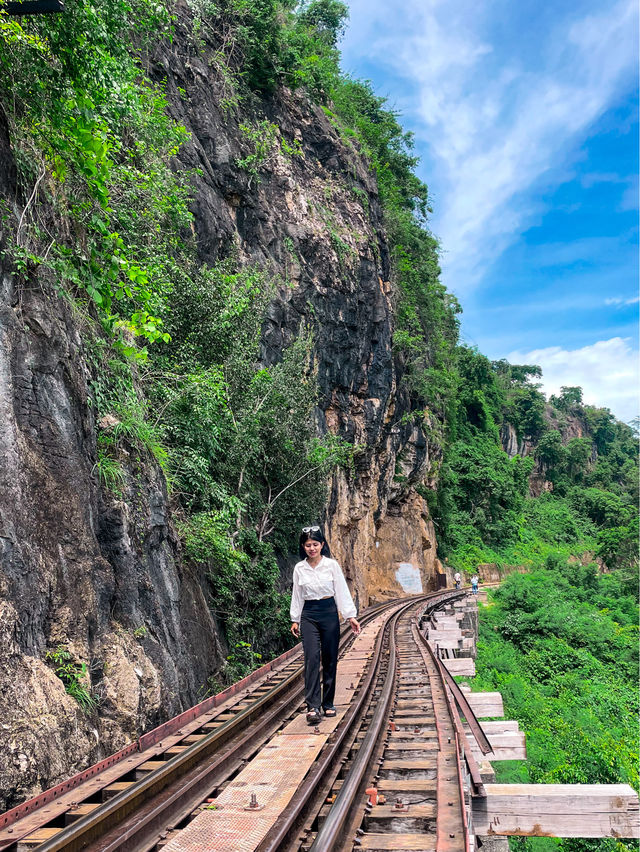 ชุ่มช้ำกันที่สะพานรถไฟสายมรณะ