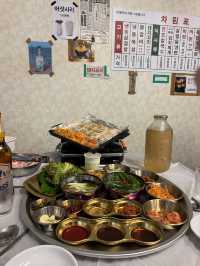 레트로한 감성과 맛까지 겸비한 냉동삼겹살 맛집 ✨