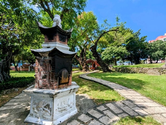 台南-台灣第一個古蹟保存區：五妃廟