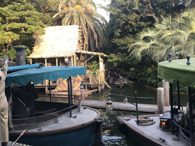 도쿄 디즈니랜드 정글크루즈 보트 어트랙션  🛶🍃