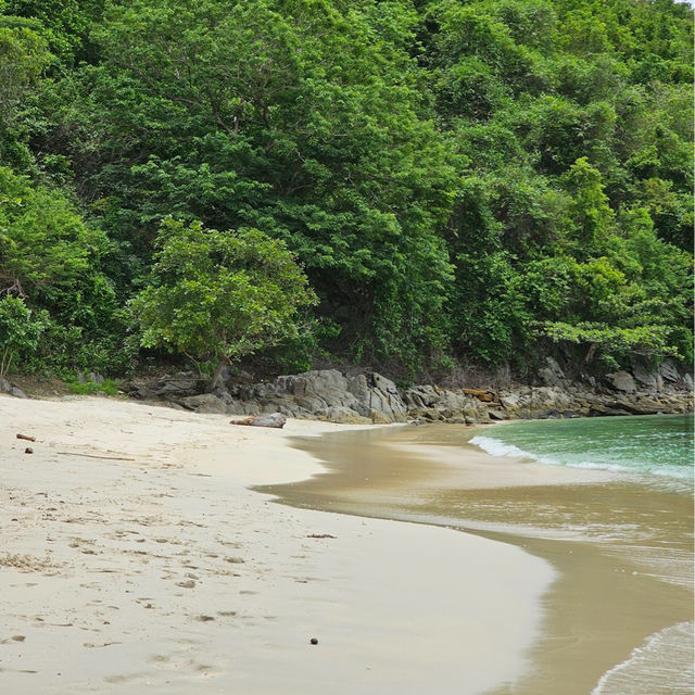 Island Hopping in Port Barton 
