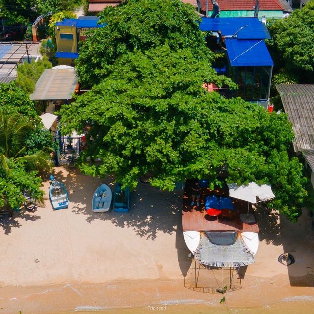 ร้านอาหารและคาเฟ่ติดริมทะเล หาดส่วนตัว ร้านอาหารและคาเฟ่ติดริมทะเล หาดส่วนตัว