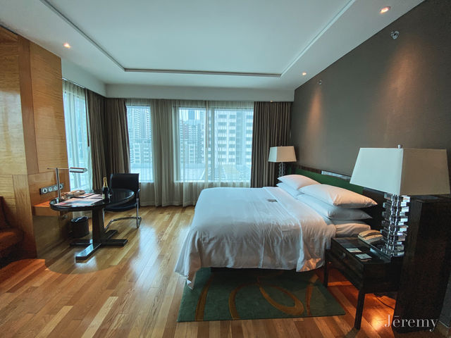รีวิว ห้อง Corner Suite ,Renaissance Bangkok
