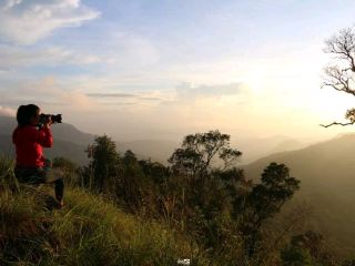 在帕夭府的 Phu Aannama 山徒步欣賞美景