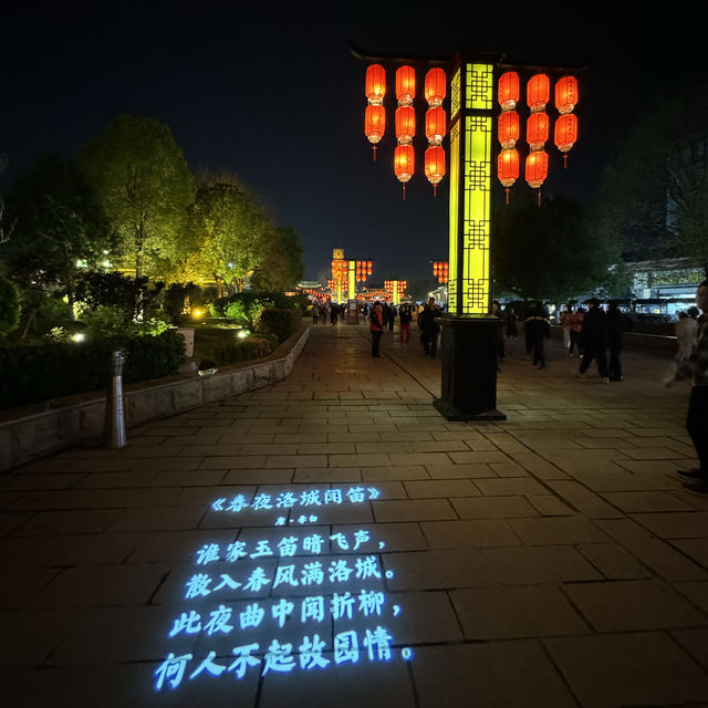 Strolling through Luoyi Ancient City in Hanfu: A Journey Back to the Tang Dynasty!