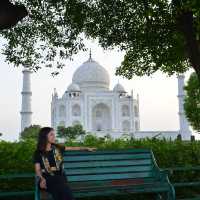 Getting enthralled by the magestic beauty of Taj Mahal