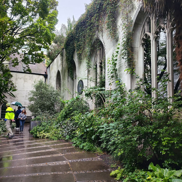 An urban oasis where nature meets history – discover London’s secret garden at St. Dunstan-in-the-Ea