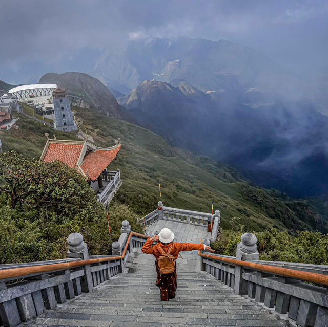 นั่งกระเช้าลอยฟ้า เที่ยวชมยอดเขาฟานซีปัน⛰️