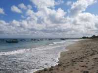 【巴釐島】Pantai Jerman海灘：蔚藍大海、雄偉雕像