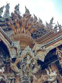 ชมปราสาทไม้ที่งดงามที่สุดในพัทยา