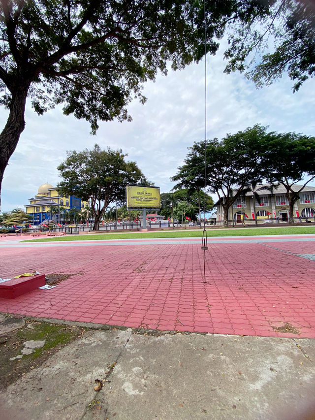 Padang Merdeka: A Spacious Landmark in Kota Bharu! 