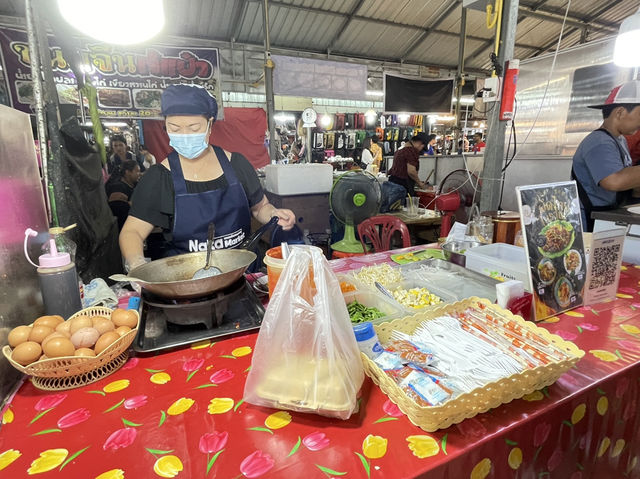 泰國普吉 體驗普吉當地煙火氣 Naka Weekend Market ตลาดท้ายรถนาคา