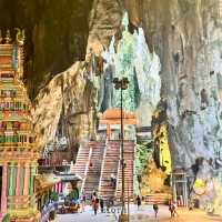 🤩 บันไดหลากสีที่ Batu Caves