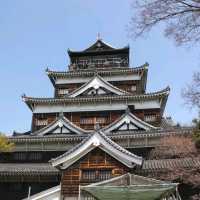 【広島】広島城の歴史と季節の彩が楽しめる鯉城