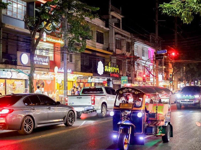 Holiday Inn Express Bangkok Siam ที่พักติด BTS 