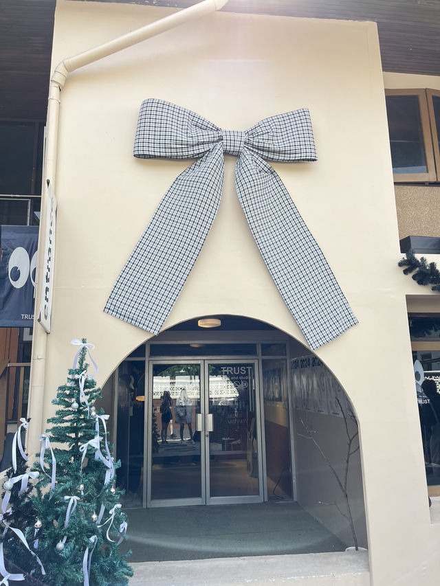 TRUST Cafe and Studio👀🎄