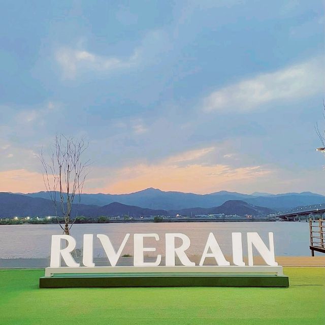 Riverain Cafe