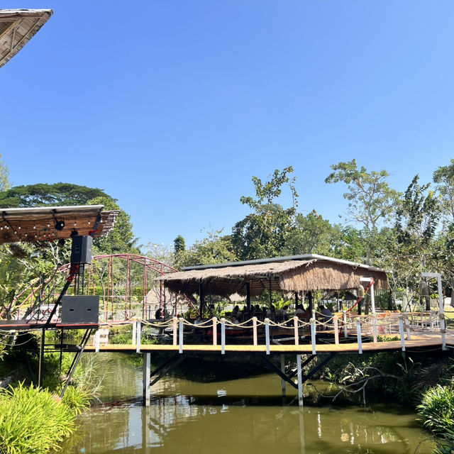 สวนแววอรุณ คาเฟ่  ร้านอาหาร ที่พัก