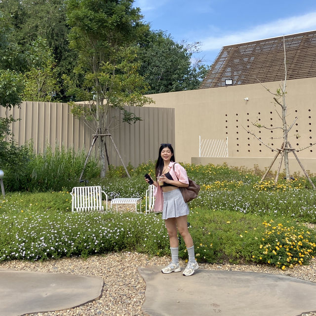 Roccia Cafe Kanchanaburi ใกล้สะพานข้ามแม่น้ำแคว