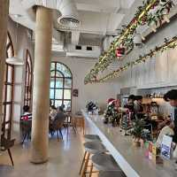Burgundy Cafe วิวสวย กาแฟอร่อย