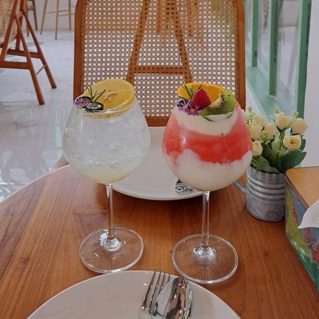 โอลิว่า วิว เดอคาเฟ่