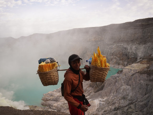 A journey to Mount Ijen: Witnessing the sulfur miners  