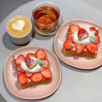 Seasonal strawberry toast in Harajuku🍓