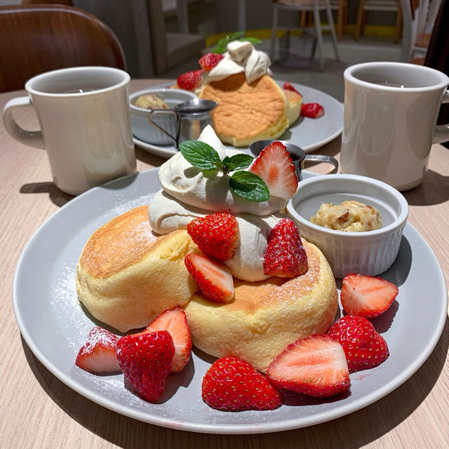 Fluffy Pancakes at Flipper's Shibuya