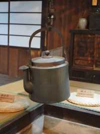 【栃木×湯西川】  雪化粧した茅葺き屋根の古民家とかまくら